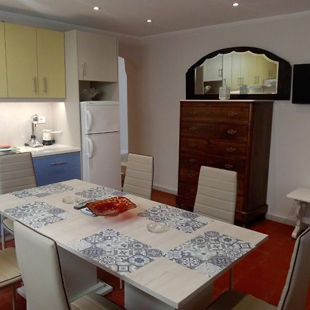 Menegis Apartment ไซคิย์นธอสทาวน์ ภายนอก รูปภาพ