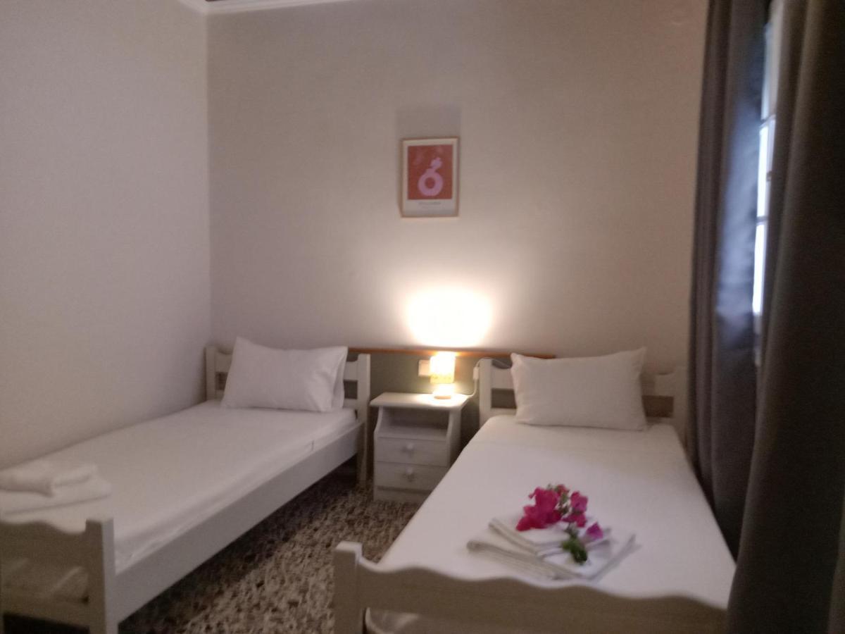 Menegis Apartment ไซคิย์นธอสทาวน์ ภายนอก รูปภาพ