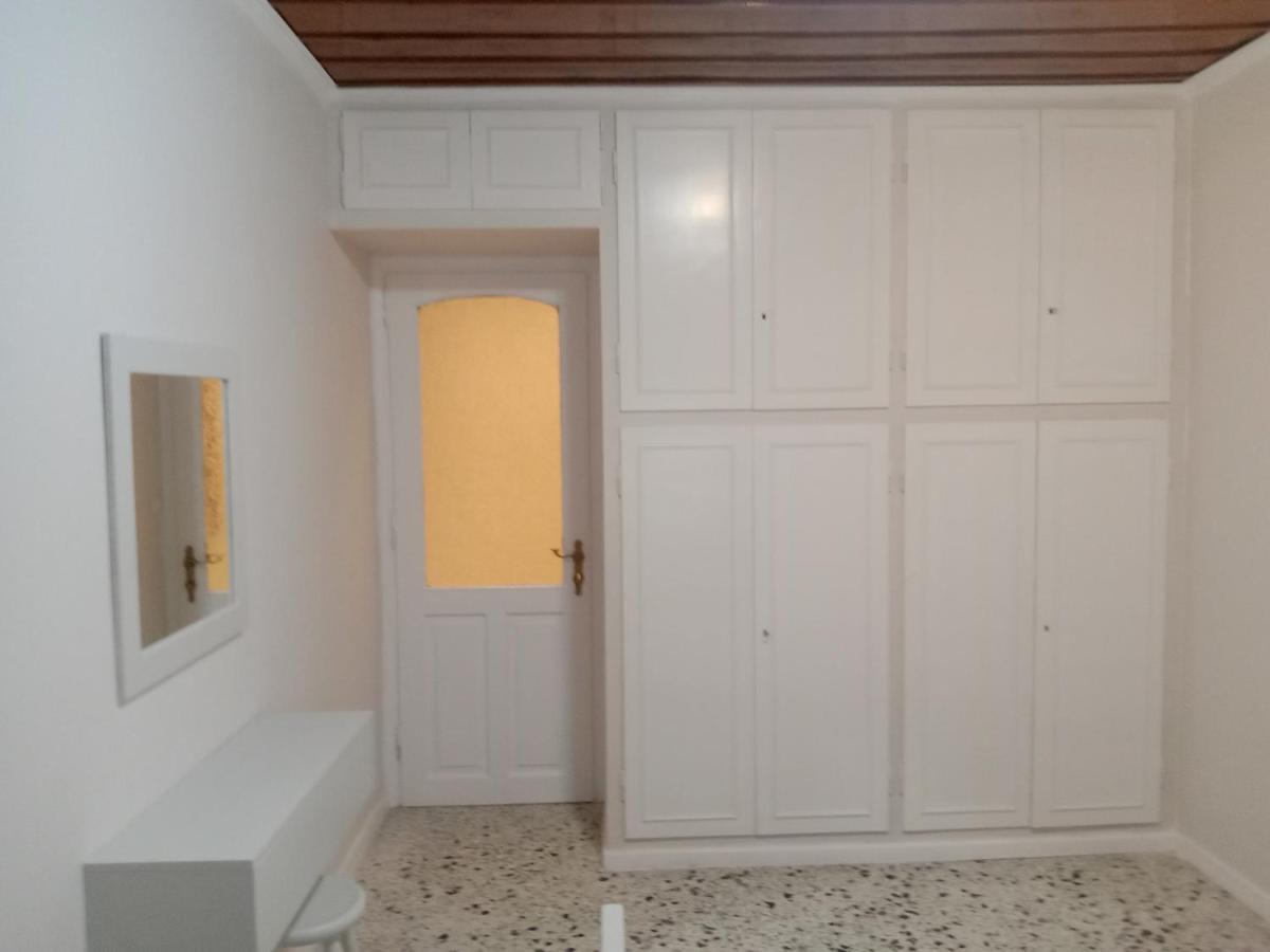 Menegis Apartment ไซคิย์นธอสทาวน์ ภายนอก รูปภาพ