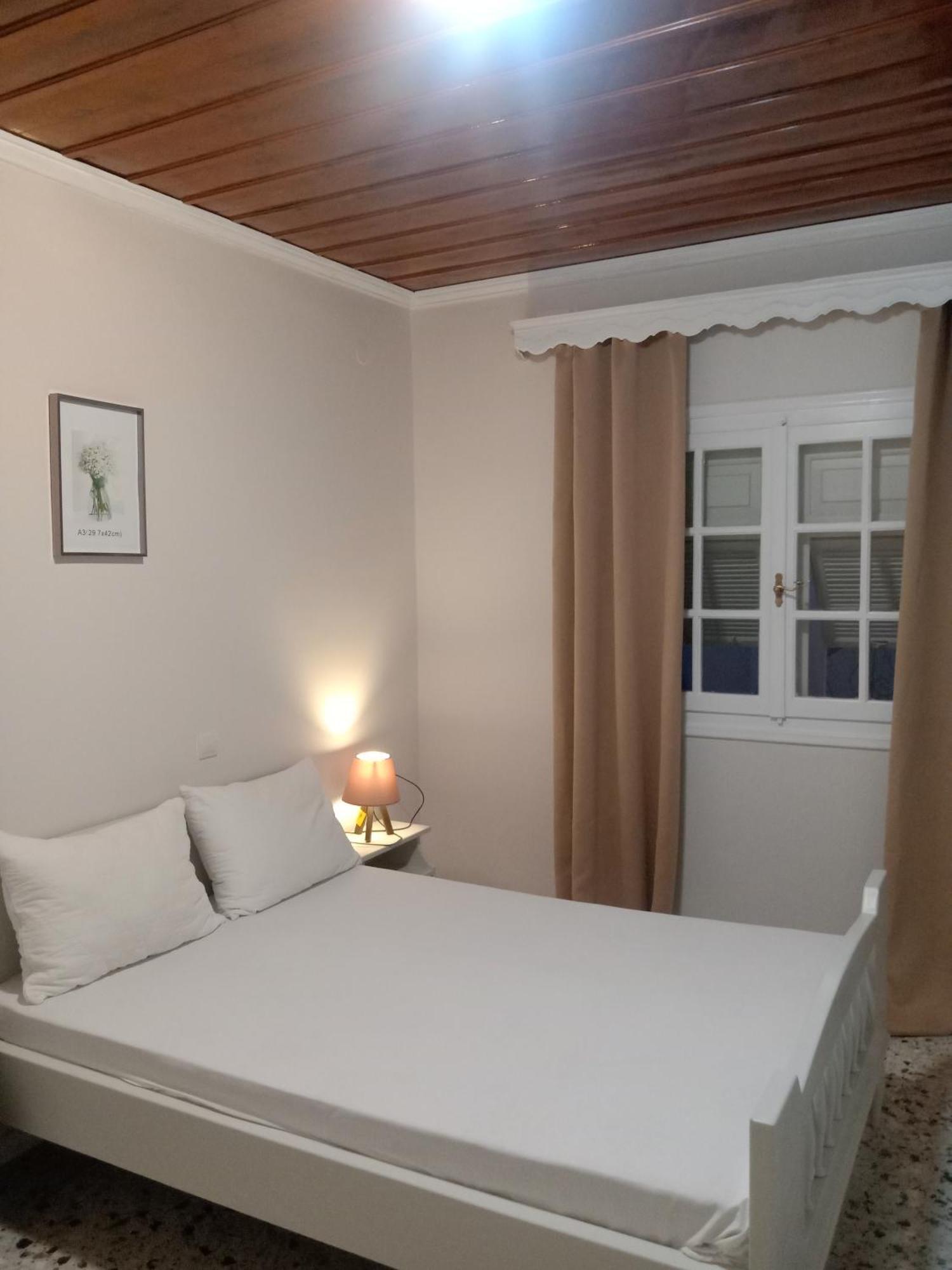 Menegis Apartment ไซคิย์นธอสทาวน์ ภายนอก รูปภาพ