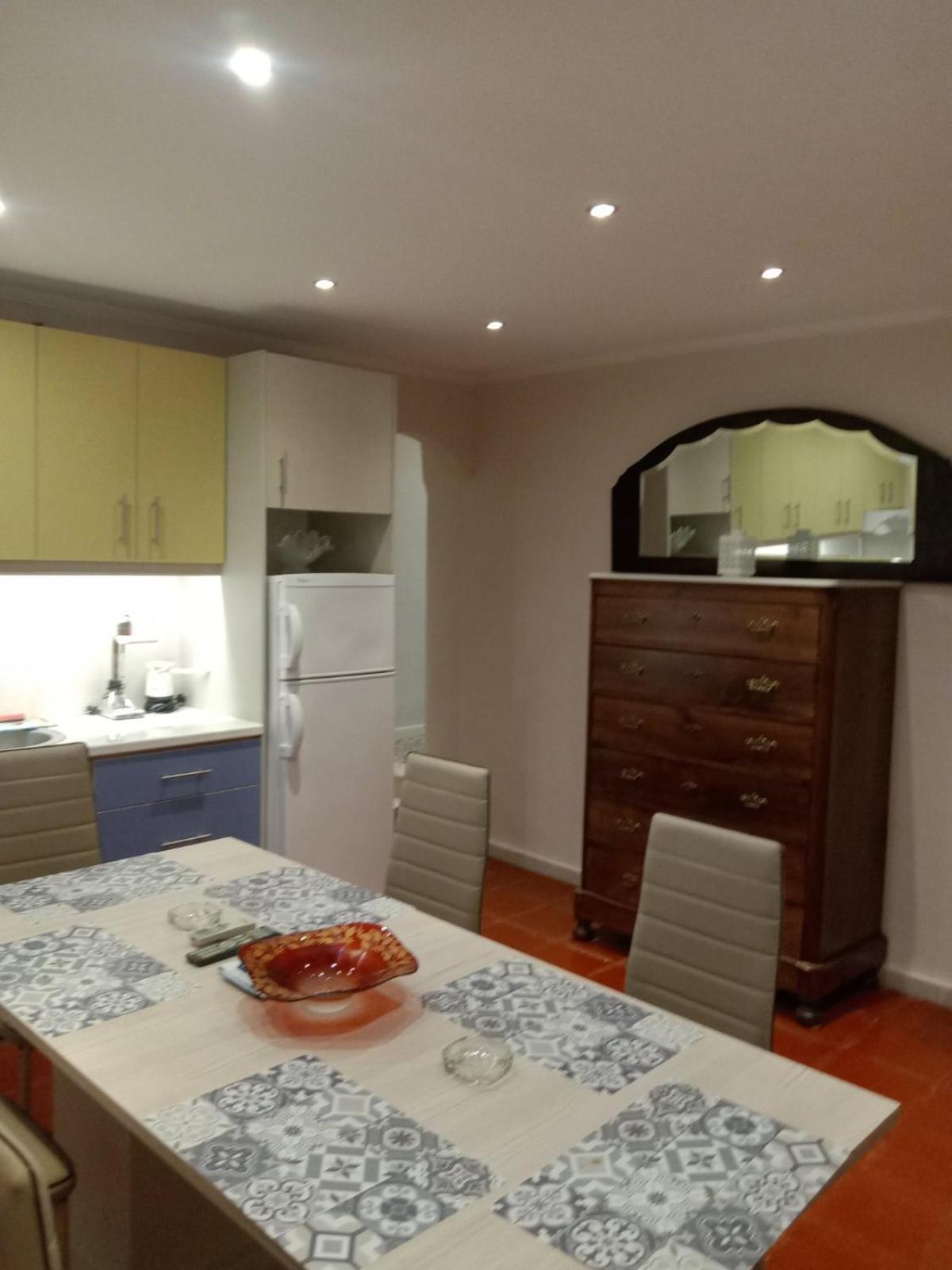 Menegis Apartment ไซคิย์นธอสทาวน์ ภายนอก รูปภาพ